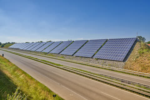 Gemeinde Töging Landkreis Altötting PV Anlage an der A94 (Dirschl Johann) Deutschland AÖ